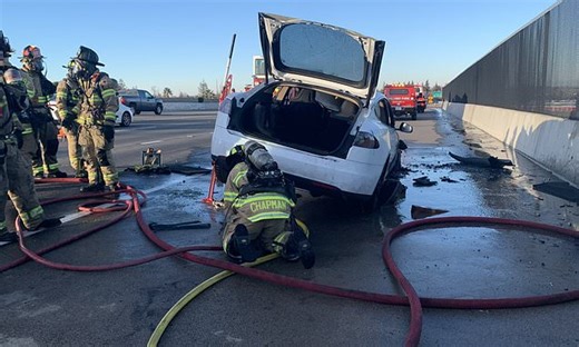 Horror as Tesla Model S spontaneously combusts on California highway