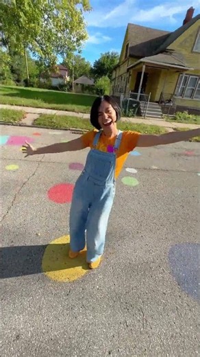 Jumping and counting 1 to 20! 🟡👟 Learn numbers with Christina 😯 #123andres #kidsvideo