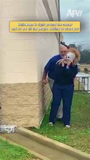 Pulled the ol' switcheroo on her 😈 #afv #prank #scare #halloween #funnyvideos