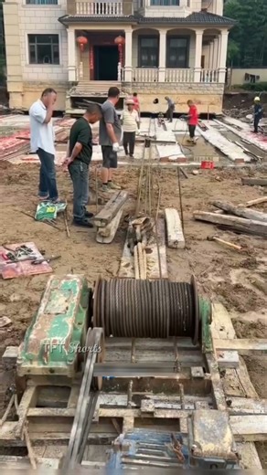 తన ఇంటిని కాపాడుకోవడానికి ఒక తెలివైన ఉపాయం ఉపయోగించాడు!