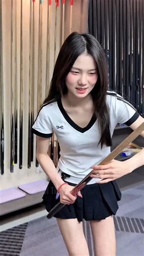 Who Wants to Practice Pool with This Girl? #poolskills #billiards