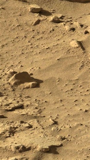 Strange Object Spotted on the Surface of Mars.