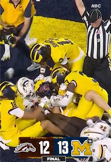 MICHIGAN WINS IT WITH A LAST SECOND HAIL MARY 😱 (via NBC) #michigan #football #CollegeFootball #wolverines #michiganfootball @CFB on FOX