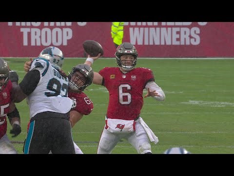 Baker slings it through the rain for a Bucs' TD