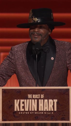 KATT WILLIAMS ARRIVES TO THE #KevinHartRoast