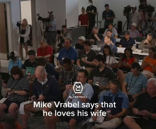 🚨BREAKING: #Patriots coach Mike Vrabel says that he LOVES HIS WIFE JEN and their family.Mike says he has been balancing football on his family this offseason:“I appreciate my family, it's great. I love Jen, I love the boys, I love my personal friends”