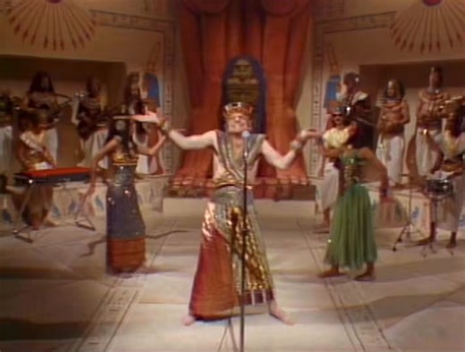 📺On April 22, 1978, Steve Martin performed ‘King Tut’ on NBC’s ‘Saturday Night Live’