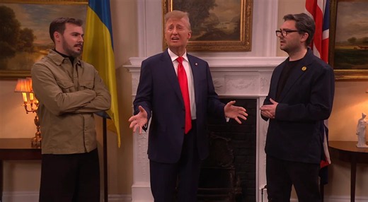 James Austin Johnson’s Trump Stops by ‘SNL U.K.’ for Meeting With Burnham and Zelenskyy: ‘You Don’t Have One Guy Who Can Play Trump?’