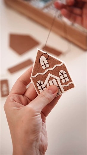 DIY Christmas Gingerbread House