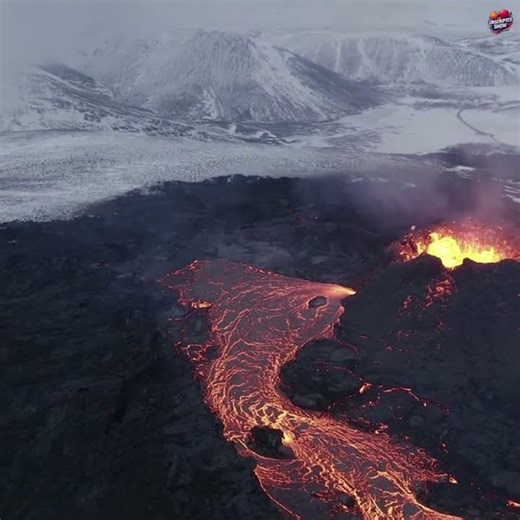 🌋 How Volcanoes Erupt – A Simple Explanation#volcano