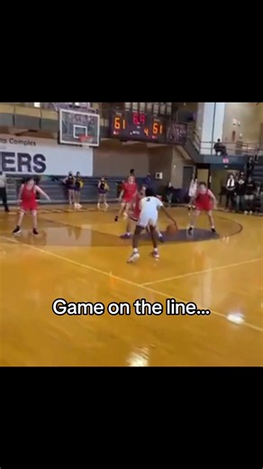 Nah I’d be sick 😭 #basketball #fail #highschool #ref #gamewinner (via niko.newsome/IG)