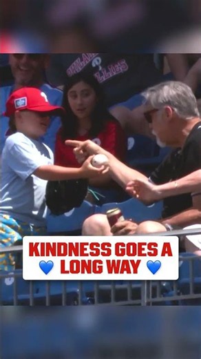 Watch what this kid did after catching a second foul ball 🥺