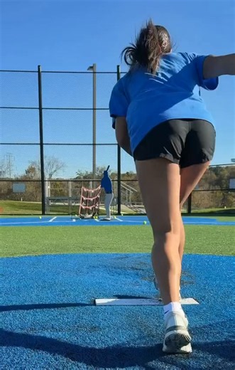 I was multi-tasking today!! I had a great time on the mound getting some pitches in before my tournament this weekend. Then I went to my volleyball game.. we went into five sets and won!!! Came in clutch in some big moments!!💪🏽💪🏽💪🏽🥎🏐💙🤍❤️Don’t miss our team this weekend!!! https://t.co/N7fEzsPJIY