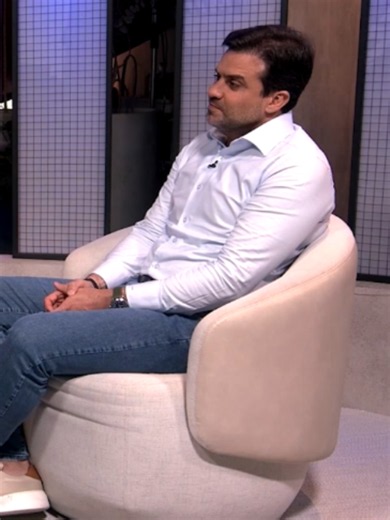 O “Política em Minutos”, da LeoDias TV, recebeu o empresário Pablo Marçal nesta quarta-feira (14/10). Durante a participação, o ex-candidato à Presidência da República destacou sua proximidade com Flávio Bolsonaro (PL), que disputará o segundo turno das eleições contra Luiz Inácio Lula da Silva (PT), no próximo dia 25. Marçal também demonstrou estar aberto à possibilidade de assumir o chamado Ministério da Prosperidade em um eventual governo do aliado, mas ressaltou que a decisão dependeria do p