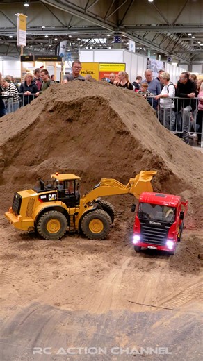 🚛💨 RC TRUCK & CONSTRUCTION MEGA ACTION — Leipzig 2025! 💥 Experience insane RC trucks, excavators, fire trucks with real flames 🔥, cranes and tractors — all in 1:14 scale! 👉 Full power, ultra‑realistic model building and tons of action! From heavy transports to true construction scenes — you’ve got to see this! 💬 Comment your favorite model! 🔔 Subscribe/Follow for weekly RC Truck & Construction highlights! #rctruck #rcconstruction #modelbuilding #leipzig #modellhobby #scaleRC #rctruckevent