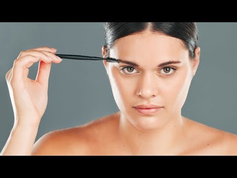 Experta explica por qué maquillarse las cejas es malo para la piel | Hoy Día | Telemundo