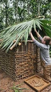 Extreme Survival: Building a Primitive Mud Hut from Scratch.