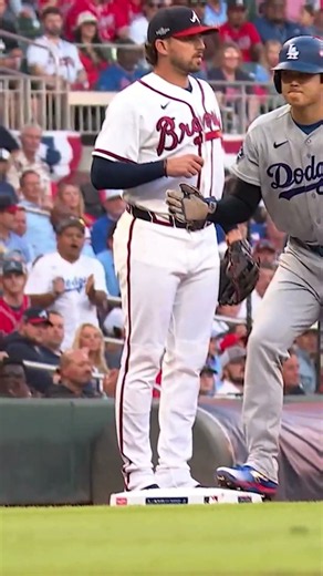 Shohei Ohtani makes his way around the bases to tie it!