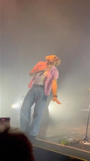 Ross Lynch singing Fade by ‪@TheDriverEra‬ live In Chicago, Illinois