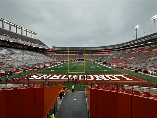 Texas’ newest 2027 running back pledge calls Bijan Robinson his ‘inspiration’