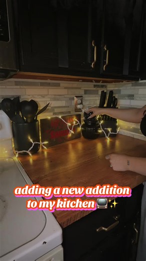 Kitchen CRT TV Addition: Retro VHS & Spooky Szn Ready