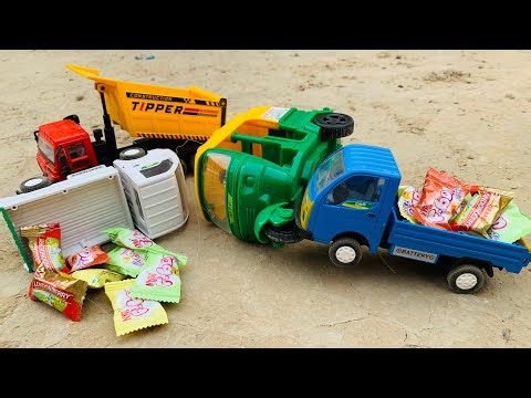 Toy Truck Accident 😱 Candy Spill Everywhere | Kids Toy Video // Auto Rickshaw and Tata ACE Toys ||