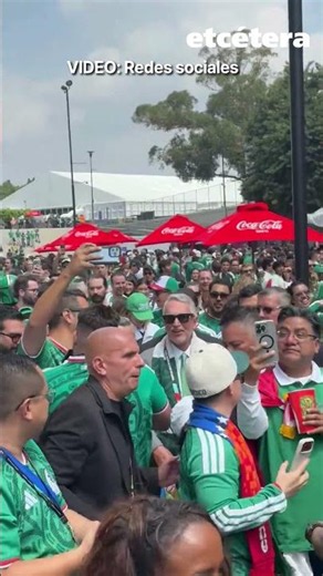 "¡Presidente, presidente!", así llegó Salinas Pliego al Estadio Azteca