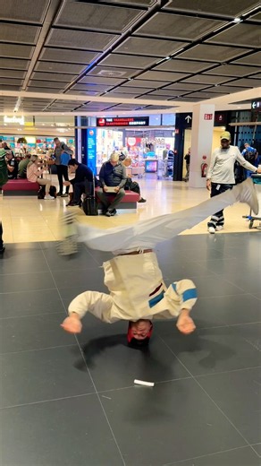 At the Airport #breakdance #freestyle #bboy #dance #killasebi #sebijaeger