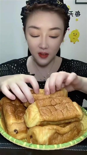 Delicious Soft Chocolate and Cream Bread Mukbang ASMR