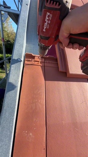 99% Of People Screw Up Roof Tiles Like This! 🚫🔨#RoofingTips #ConstructionHacks #DIYProjects