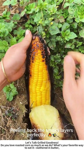 Peeling Open Perfectly Roasted Corn! 🌽🔥