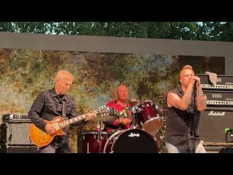 The Black Devils feat. Ile Kallio & Janne Louhivuori - I Will Stay. Laukon Kartano, 18.7.2026.