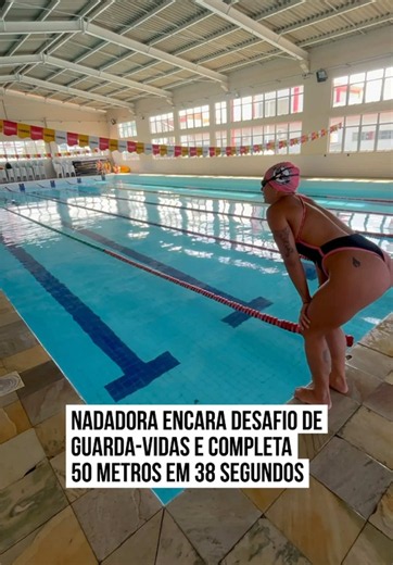 🏊 DESAFIO NA ÁGUA Sofia participou de uma prova da anilha em #piscina, ligada ao treinamento de guarda-vidas em #SantaCatarina, e completou os 50 metros em 38 segundos. Na volta, ela precisou manter a anilha fora da água mesmo com a ondulação, utilizando uma técnica que exige controle corporal durante todo o percurso. O exercício também exige capacidade pulmonar, força e potência para manter o corpo alinhado sem deixar a anilha afundar. Você já conhecia esse tipo de prova para guarda-vidas? #Me