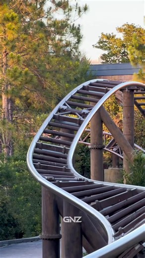 Hagrid’s Magical Creatures Motorbike Adventure 🏍️🎢 Watch the motorbike coaster race through the Forbidden Forest at Universal Islands of Adventure, featuring multiple launches and high-speed turns. #universalorlando #islandsofadventure #harrypotter #orlando #themeparks