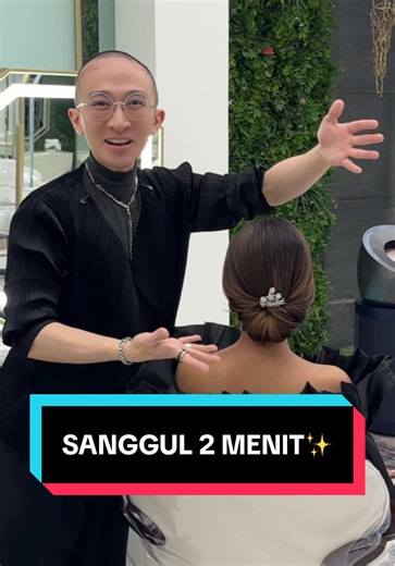 Tutorial Sanggul Simple untuk Wisuda yang Menawan