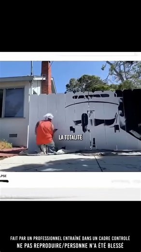 😂 Il a peint sa clôture…