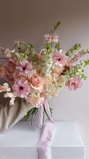 𝗙𝗟𝗢𝗥𝗜𝗦𝗧𝗔 | Lucy Overment on Instagram: "Romantic Ruffles Bouquet Recipe🤍 Perfect for a Spring or early Summer Wedding. #weddingbouquet #weddingflowerideas #bathweddingflorist #somersetflorist #floralart"