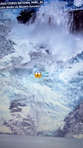 🚨 MASSIVE ALASKA GLACIER CRASHES INTO OCEAN AT KENAI FJORDS! 😱🏔️ MUST SEE! SUB NOW! #shorts
