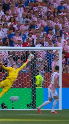 Super save from Livakovic for Croatia! 🧤🇭🇷#FIFAWorldCupOnYT