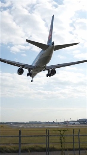 Precision Landings: Haneda Airport Traffic in Action✈️✈️ #shorts