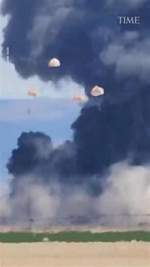 Two U.S. Navy jets collide mid-air during air show, all 4 crew members safely eject