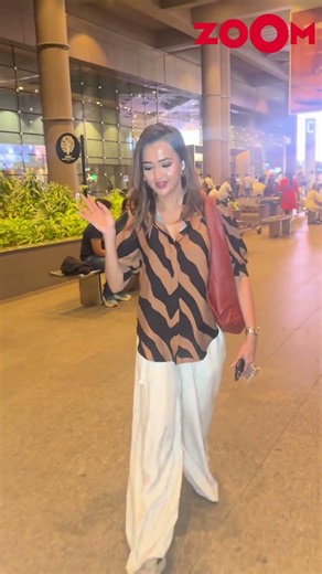 Tejasswi Prakash Spotted at Mumbai Airport | #tejaswiprakash