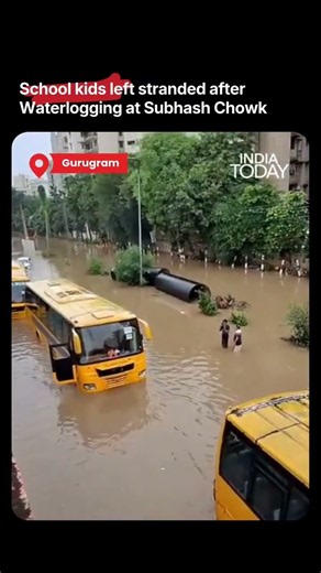 Heavy Rain Traps School Buses, Children Stranded In Severe Waterlogging At Subhash Chowk #gurugram