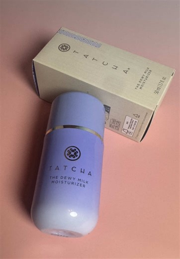 There’s a new addition to my @Tatcha US collection, what a beauty 🤍💜 ✨The Dewy milk moisturiser✨ 💜 Gives skin a bouncy dewy look 💜 Lightweight Hydration 💜 Ideal for combo to oily skin & for combo to dry skin So many amazing ingredients > 🤍 Japanese purple rice - protects the skin from free radical wrinkle damage 🤍Prebiotic Green Tree Extract - supports a healthy microbiome 🤍 Zinc hyaluronate- balances oil with lightweight hydration Formulated without: Parabens, synthetic fragrances, mine