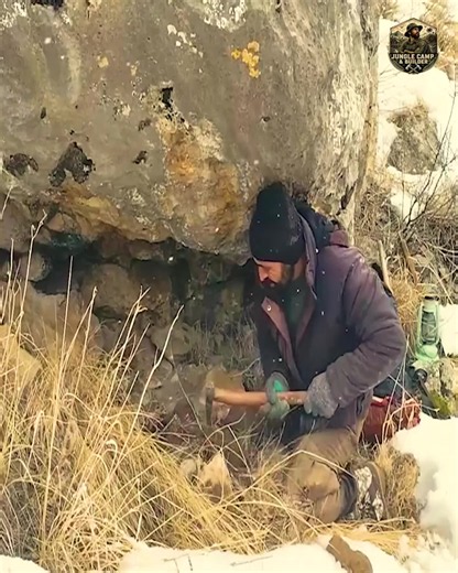 ❄️🌨️ Trapped in a deadly blizzard, I fought freezing weather and harsh conditions using survival skills to stay alive in the wilderness! 🥶🔥🏕️ 🌬️❄️ The snow kept falling 🌨️, the wind never stopped 💨, and every decision mattered ⚠️🧭. 🪓🌲 Using only bushcraft skills 💪🔥 and natural materials 🌿🪵, I built a shelter 🏡 to survive the freezing cold 🥶🔥. 🌙⛄ Would you survive a night in these conditions? 😱❄️ 💬👇 Tell me in the comments: Could you do it? 🤔🏕️❤️ 👍❤️ Follow for more surviv