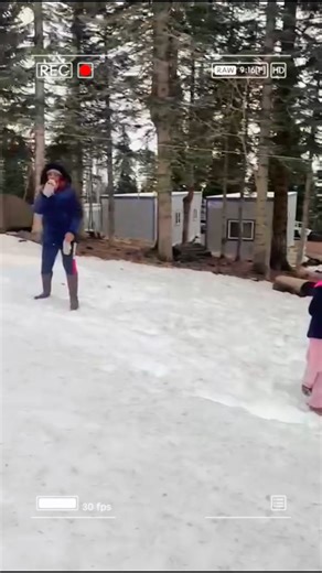 Fun time in the snow with the fam 🤩❄️ Laughing, bonding, and soaking in God’s breathtaking wonders in Flagstaff… but seriously Snow ❄️ in the desert ☃️🥶🌵—only Arizona can pull this off. A state where temps hit triple digits 🥵, yet tucked within the same desert are beautiful breathtaking cities blanketed in snow ☃️🥶. And yes… one of the 7 natural Wonders of the World lives right here—Grand Canyon any many more breathtaking nature wonders. Planning your next family vacation? Arizona is the pl