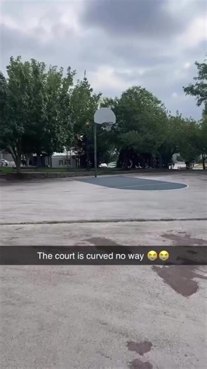 Court swerved bent the corner oooooh 😭😂 (@$UN$ET4:44) #bball #basketball #hooper #funny #fail