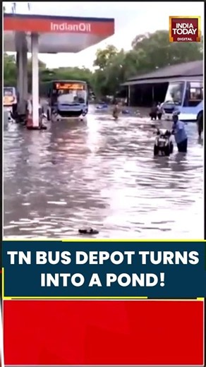 Tamil Nadu: Virudhunagar Bus Depot Turns Into Pond, Video Goes Viral #tamilnadu #viral
