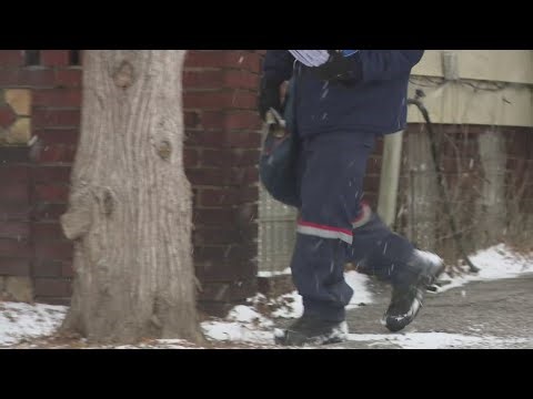 Akron police search for suspects in robbery of postal worker