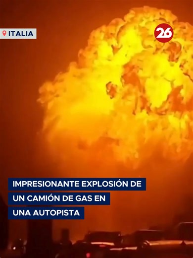💥IMPRESIONANTE EXPLOSIÓN DE UN CAMIÓN DE GAS EN UNA AUTOPISTA 👉Un camión cisterna con gas licuado de petróleo explotó en una autopista en Teano, Italia. Hasta el momento se registraron al menos dos personas heridas. Créditos: Alerta Mundo #Explosion #Autopista #Italia